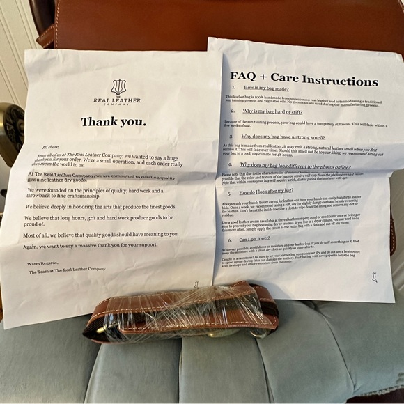 The Real Leather Company NWOT briefcase bag with gold hardware. Brown leather - Picture 6 of 8